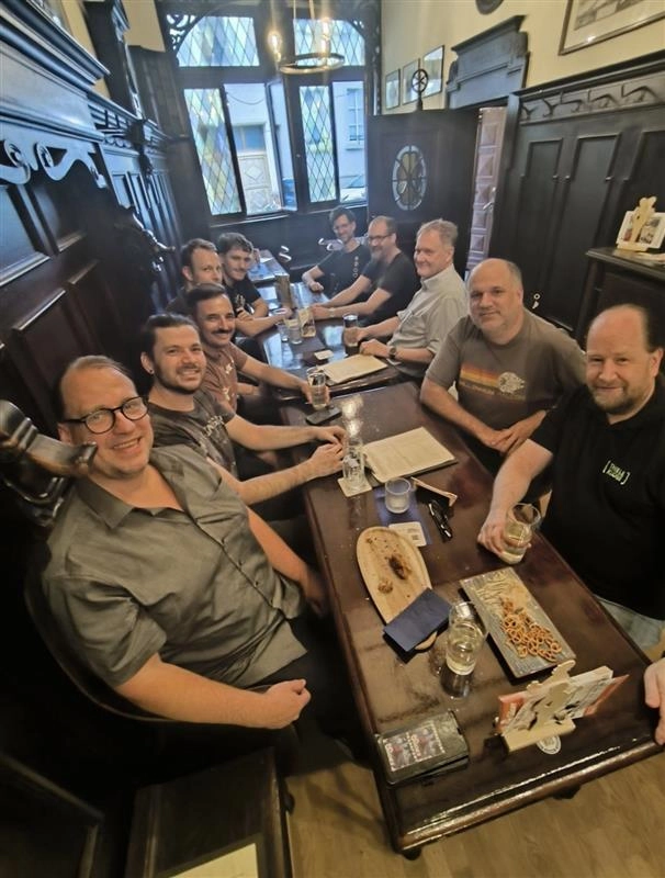Ein gemütlicher Stammtisch von Nerds – für Nerds