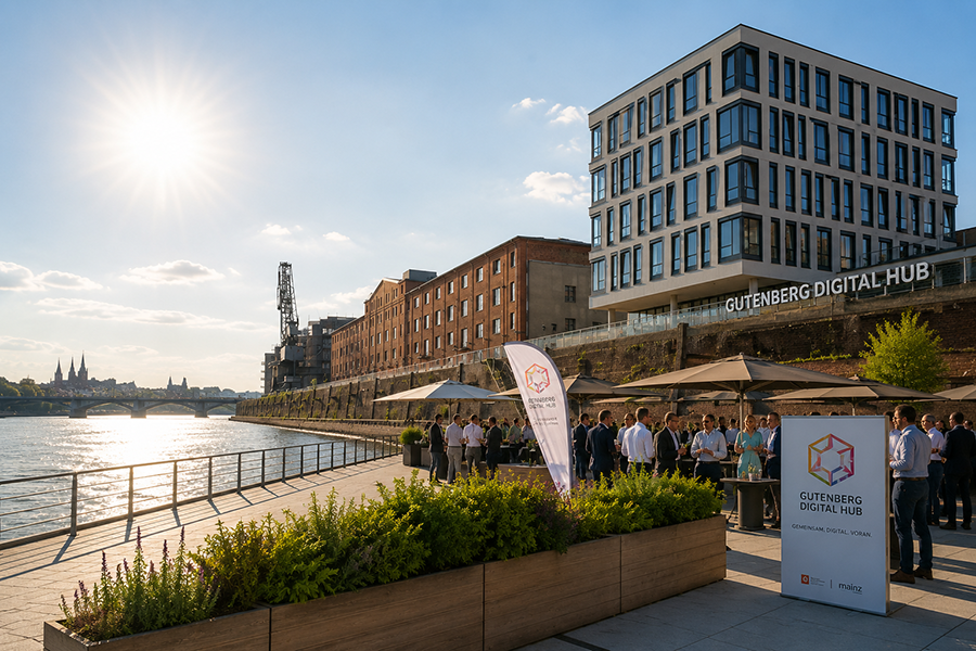 Sommerliches Netzwerktreffen auf der Terrasse des Gutenberg Digital Hub am Mainzer Zollhafen